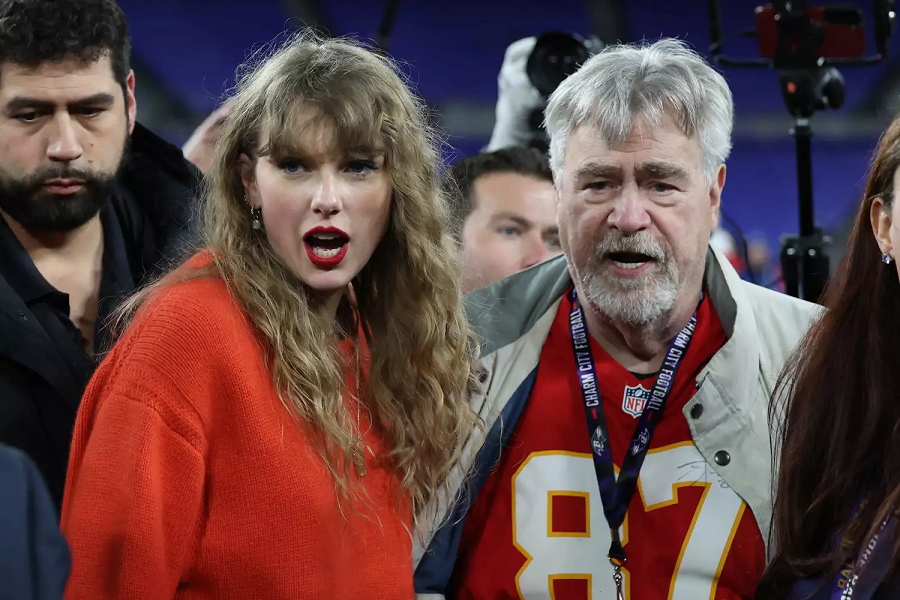 Taylor Swift and Travis Kelce's dad on field after chiefs win against Ravens