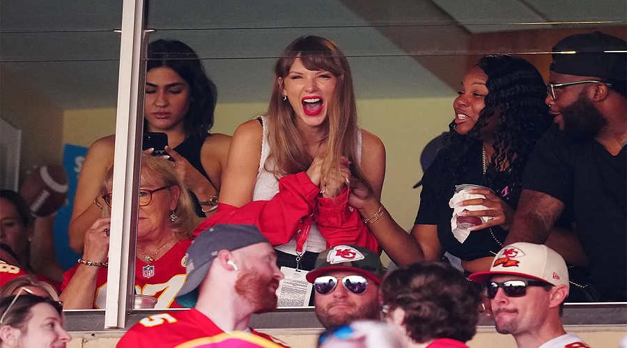 Taylor Swift Excited at Game