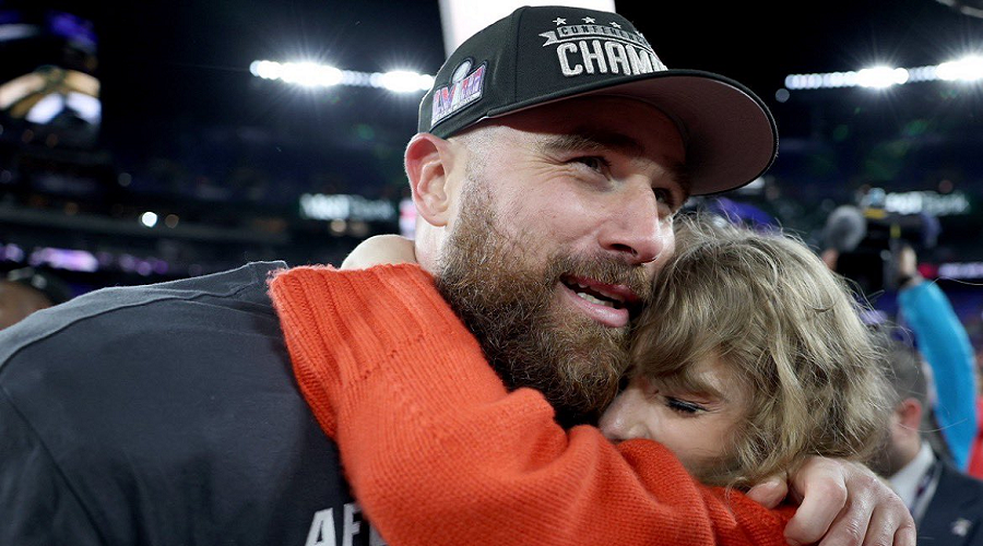 Taylor Swift Hugs Travis Kelce after game