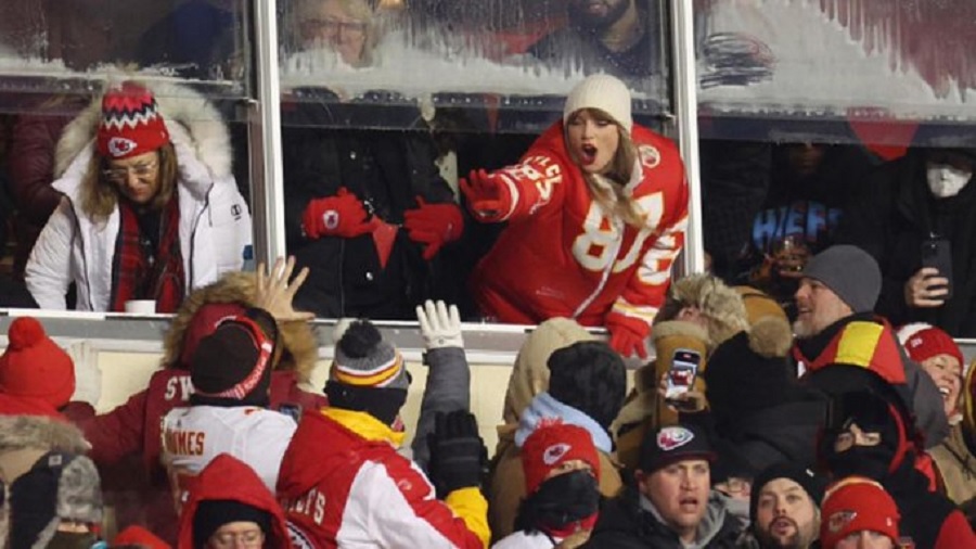 Taylor Swift at Chiefs VS Dolphins Game