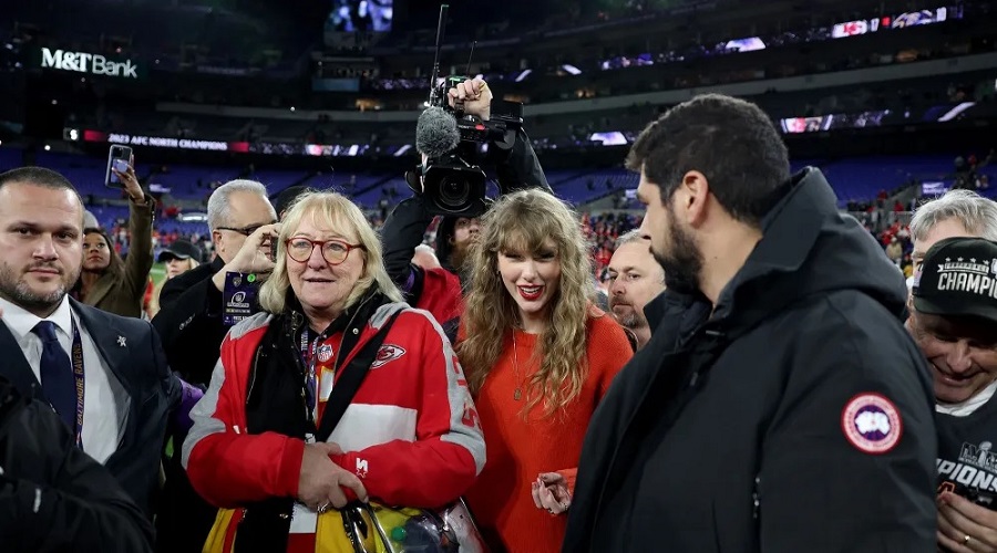 Taylor Swift and Donna Kelce