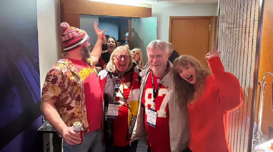 Taylor Swift and Travis Kelce's Family
