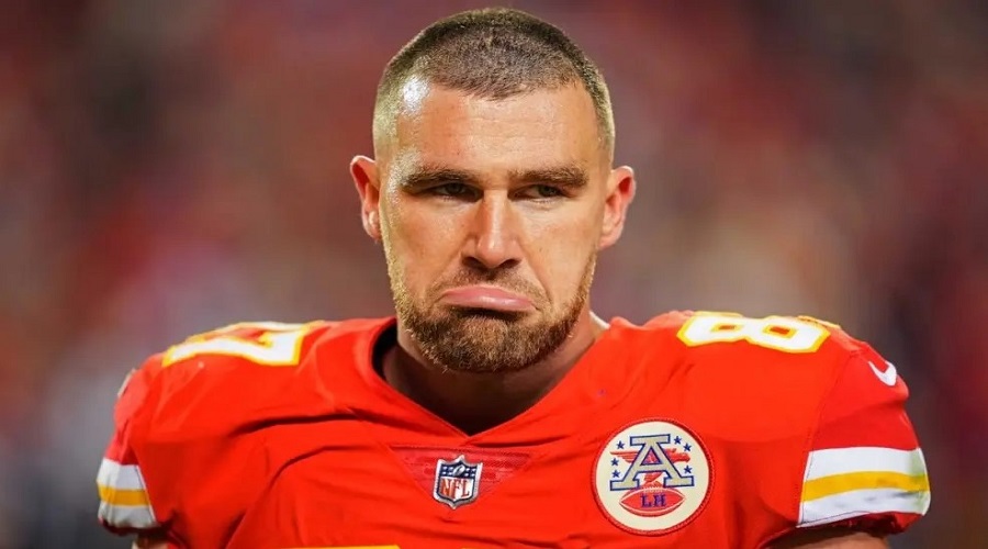 Travis Kelce Smeg face look