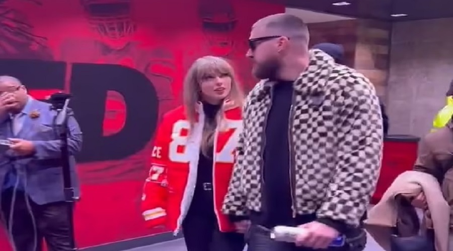 Travis Kelce and Taylor Swift Holding Hands
