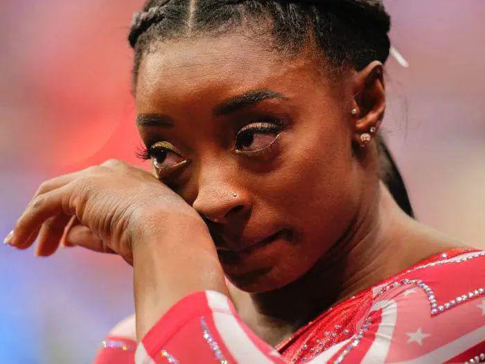 Tragic News: Simone Biles Teary-eyed and heavy hearts broken after Reportedly Losses Dad Today over…See More