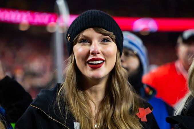 Taylor Swift’s Social Media Activity Sparks Strong Reaction from NFL Fans