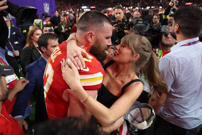 DOUBLE DATE: Taylor Swift, Travis Kelce dine with Patrick and Brittany Mahomes ahead of Super Bowl LIX